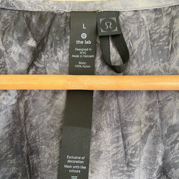 Lululemon Lab 1/2 zip windbreaker size: Large - Picture 6 of 9